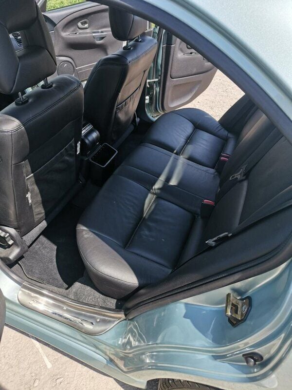 Silver Begagnad 2003 Mitsubishi Carisma Halvkombi | 30 000 kr (Bra pris) - Bild 1/4