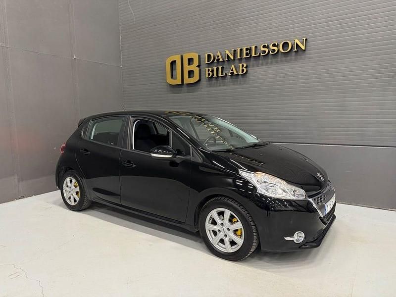 Begagnad Peugeot 208 68 HK (50 kW) 2012 Svart Halvkombi