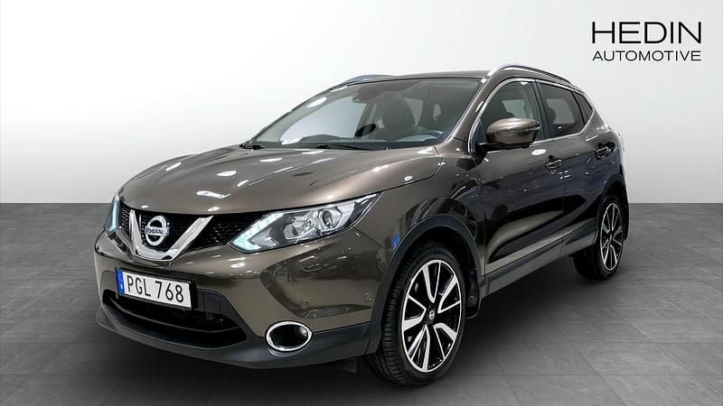 Brun (brown) Begagnad 2017 Nissan Qashqai Tekna SUV | 159 900 kr (Marknadspris) - Bild 1/4