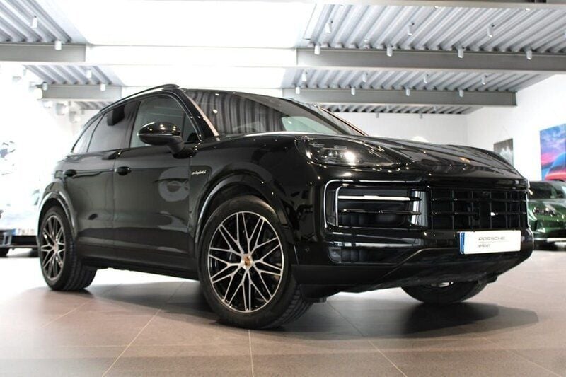 Svart Begagnad 2024 Porsche Cayenne SUV | 1 295 000 kr (Marknadspris) - Bild 1/4