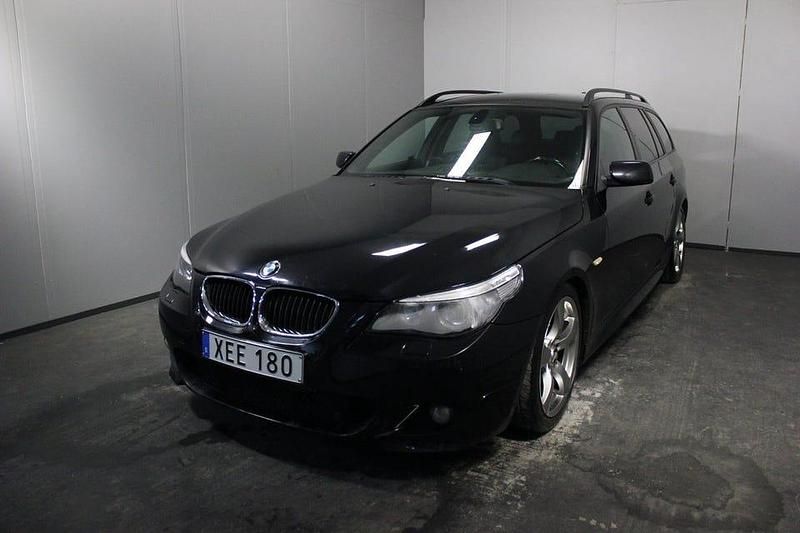 Begagnad BMW 523 M Sport 177 HK (130 kW) 2006 Svart Kombi