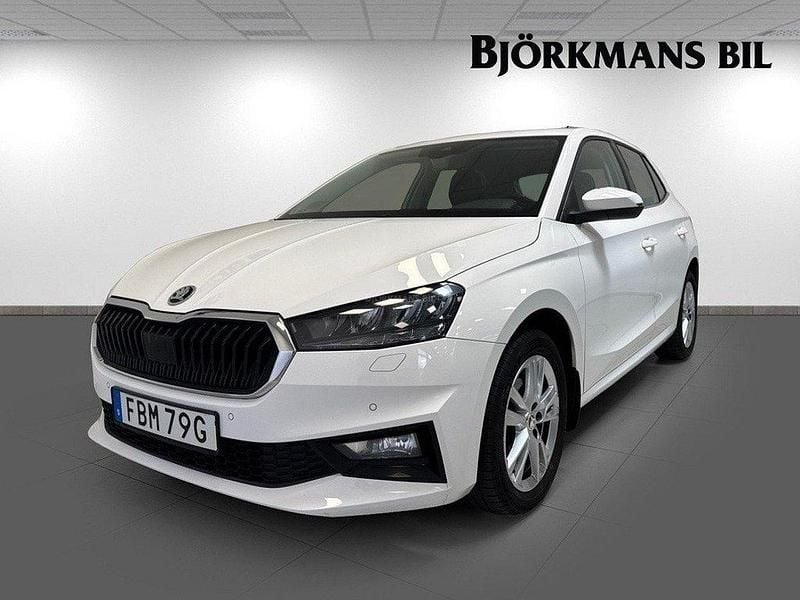 Vit Begagnad 2022 Skoda Fabia Halvkombi | 179 900 kr (Marknadspris) - Bild 1/4