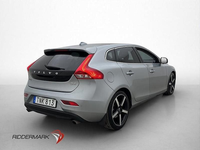 Begagnad Volvo V40 Momentum 190 HK (139 kW) 2015 Silver Halvkombi