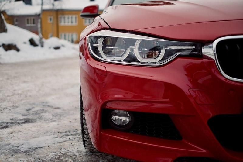 Melbourneröd high gloss Begagnad 2016 BMW 340 Kombi | 325 000 kr (Dyr) - Bild 1/4