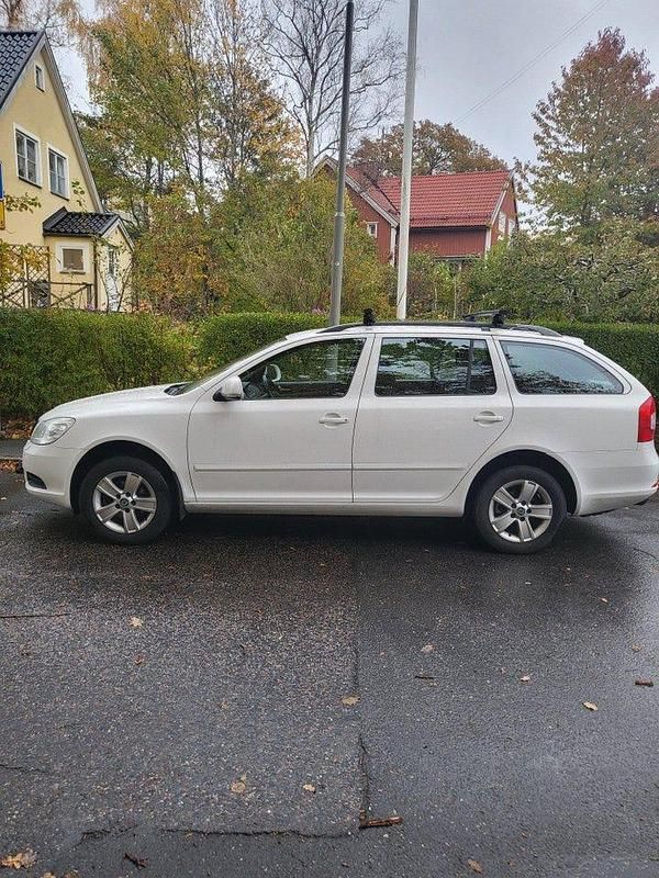 Begagnad 2013 Skoda Octavia Kombi | 79 900 kr (Superpris) - Bild 1/4