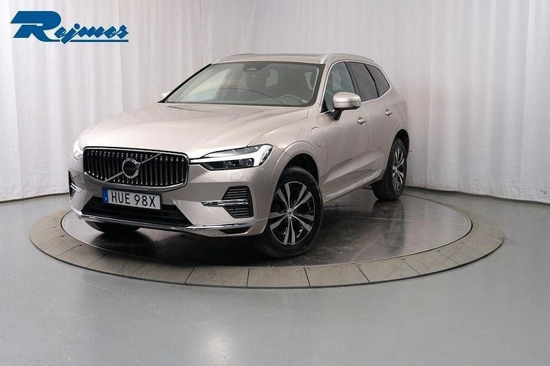 Ljusgrå Begagnad 2022 Volvo XC60 Core SUV | 409 900 kr (Superpris) - Bild 1/4