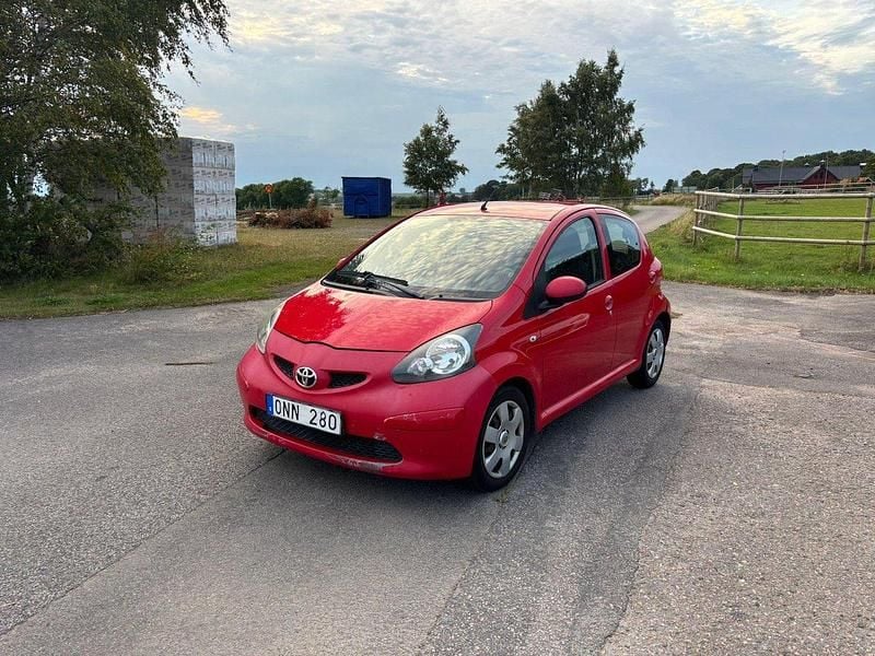Röd Begagnad 2007 Toyota Aygo Halvkombi | 15 000 kr (Bra pris) - Bild 1/4