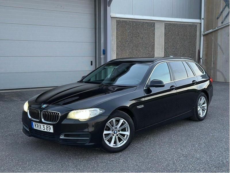 Svart Begagnad 2015 BMW 520 Kombi | 135 000 kr (Marknadspris) - Bild 1/4