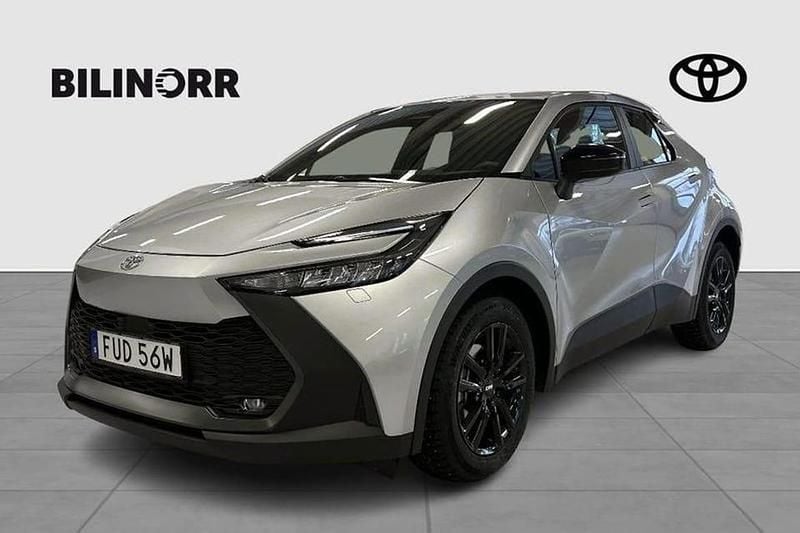 Silver Ny 2025 Toyota C-HR SUV | 299 000 kr (Superpris) - Bild 1/4