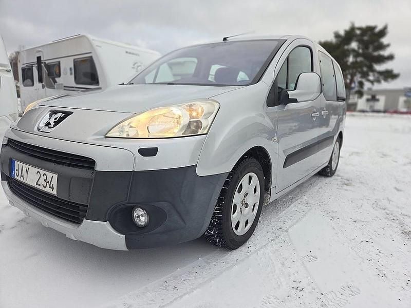 Begagnad Peugeot Partner Tepee 109 HK (80 kW) 2008 Grå Minibuss