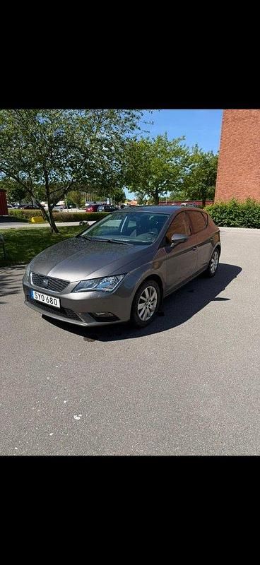 Grå Begagnad 2016 Seat Leon Style Halvkombi | 86 000 kr (Bra pris) - Bild 1/4