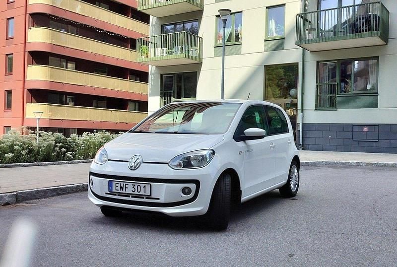 Vit Begagnad 2015 VW up! Halvkombi | 57 000 kr (Marknadspris) - Bild 1/4