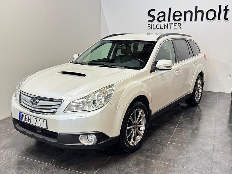 Begagnad Subaru Outback 150 HK (110 kW) 2011 Vit Kombi