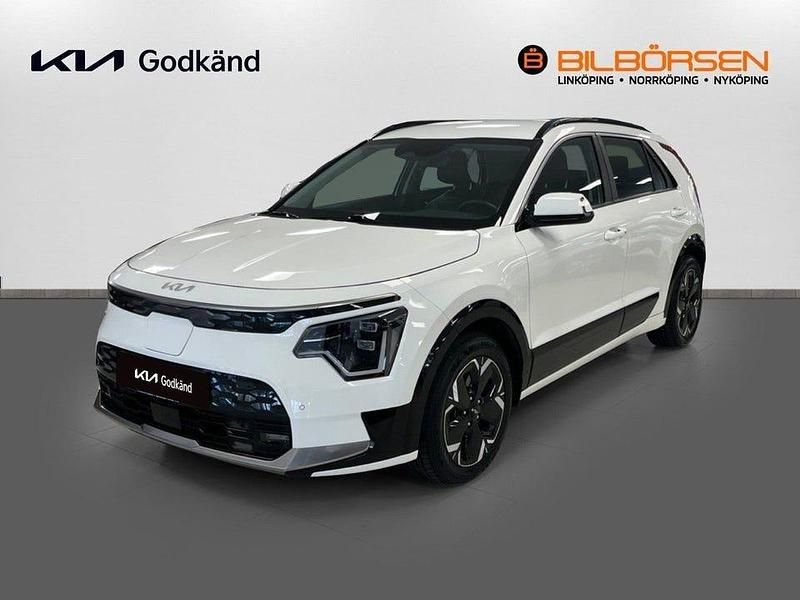 Vit (/ud/ clear white) Begagnad 2022 Kia e-Niro SUV | 329 900 kr (Dyr) - Bild 1/4