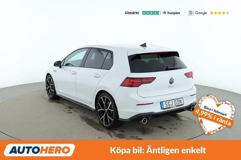 Begagnad VW Golf VIII GTI 248 HK (182 kW) 2023 Vit Halvkombi