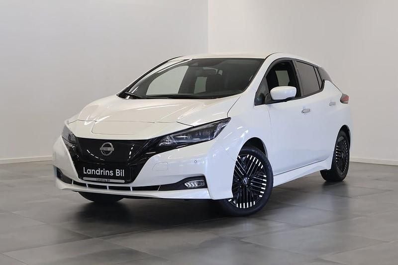 Vit Begagnad 2023 Nissan Leaf N-Connecta Halvkombi | 229 700 kr (Marknadspris) - Bild 1/4