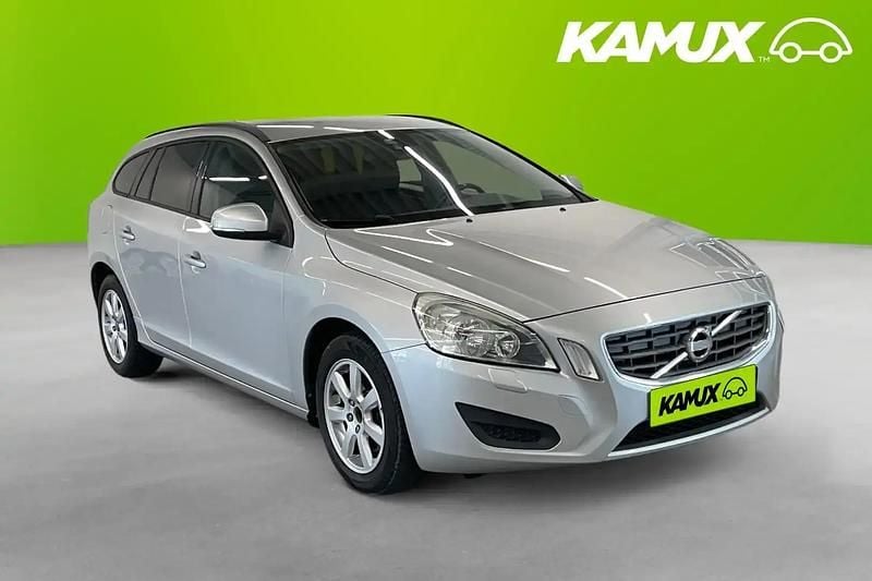 Silver/grå Begagnad 2013 Volvo V60 Kombi | 94 800 kr (Bra pris) - Bild 1/4