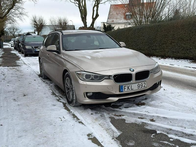Begagnad BMW 318 143 HK (105 kW) 2013 Kombi