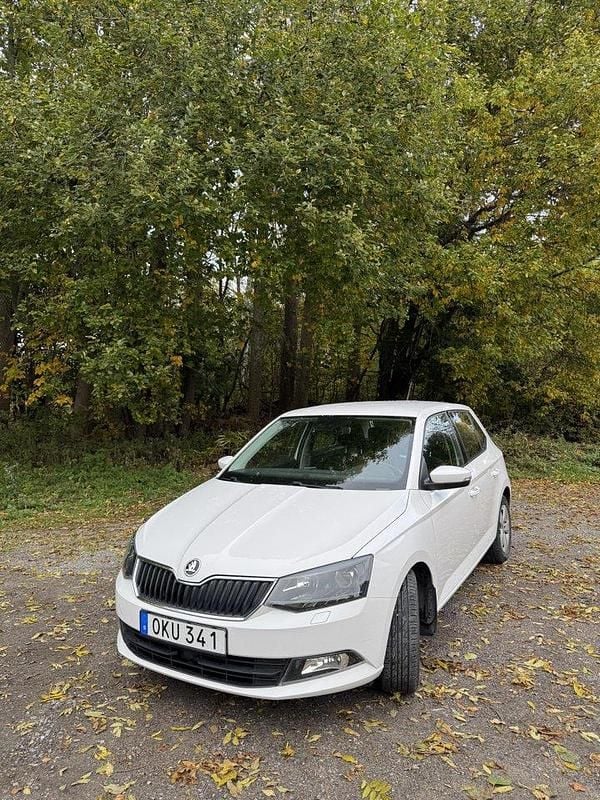 Vit Begagnad 2017 Skoda Fabia Style Halvkombi | 89 900 kr (Marknadspris) - Bild 1/4