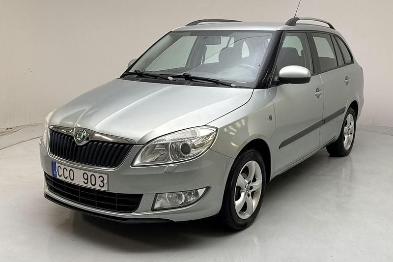 Ljusgrön Begagnad 2011 Skoda Fabia Kombi | 34 000 kr (Marknadspris) - Bild 1/4