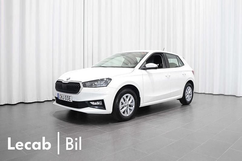 Vit (candy white) Begagnad 2024 Skoda Fabia Halvkombi | 187 500 kr - Bild 1/4