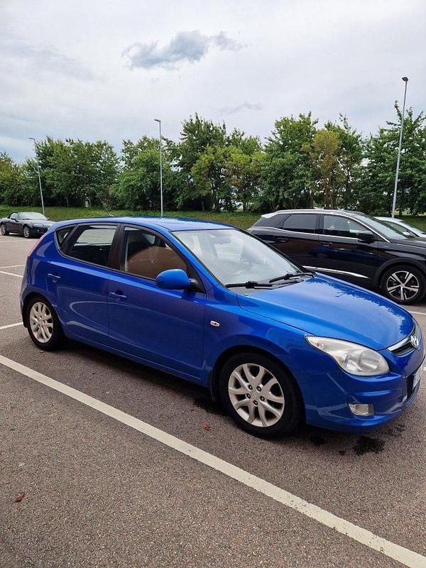 Blå Begagnad 2008 Hyundai i30 Halvkombi | 23 500 kr (Marknadspris) - Bild 1/4