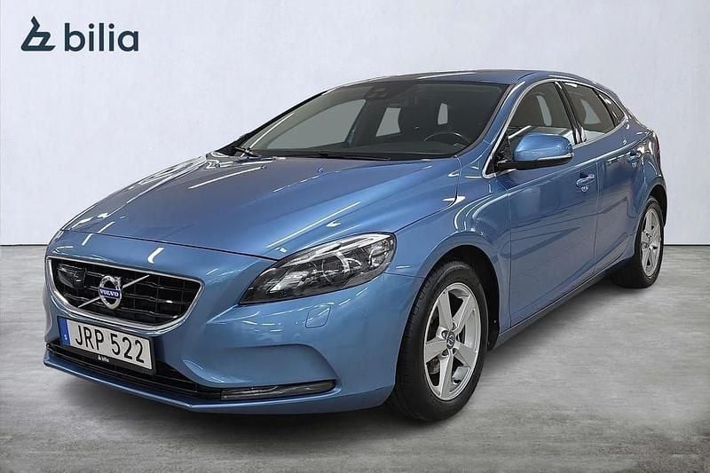 Blå Begagnad 2015 Volvo V40 Momentum Halvkombi | 109 000 kr (Marknadspris) - Bild 1/3