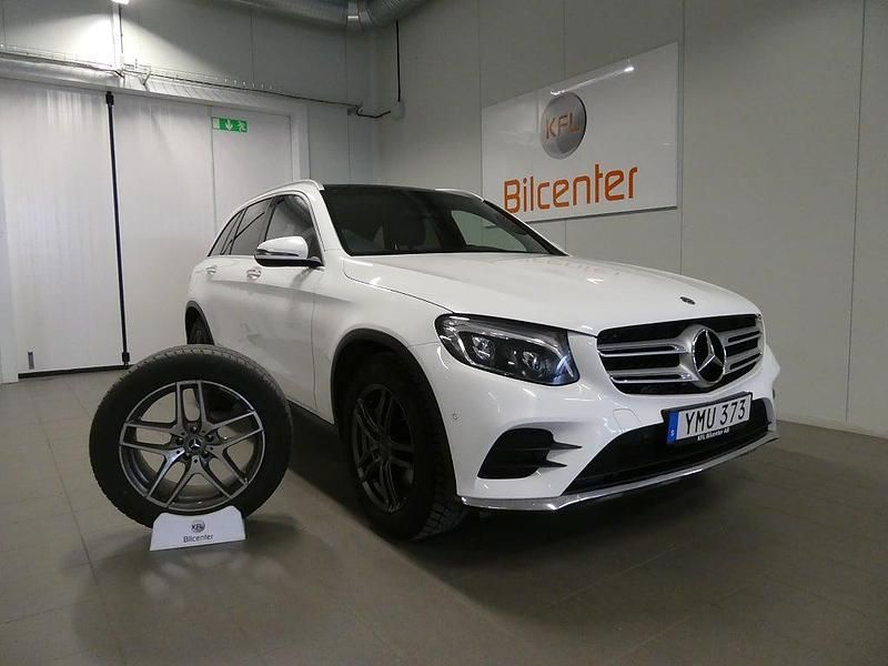 Vit Begagnad 2018 Mercedes GLC220 AMG line SUV | 269 900 kr (Marknadspris) - Bild 1/4
