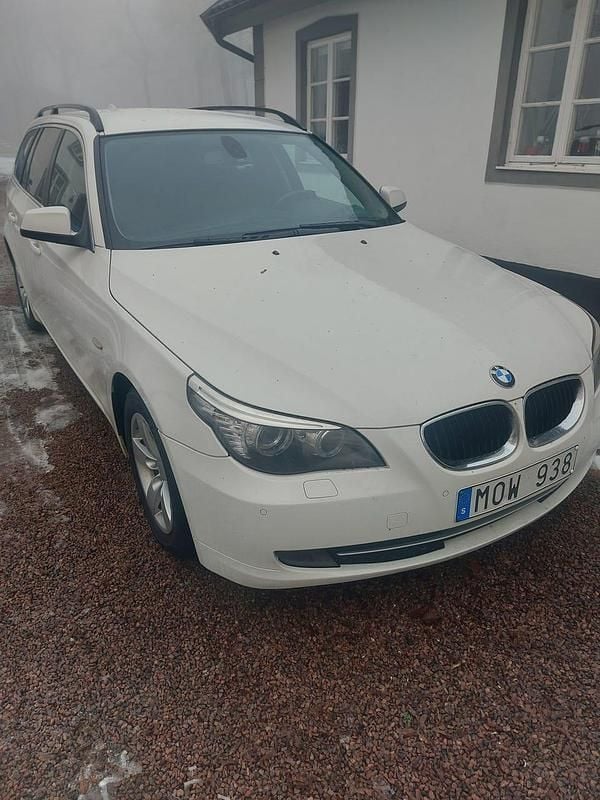 Begagnad 2010 BMW 520 Kombi | 66 500 kr (Bra pris) - Bild 1/4