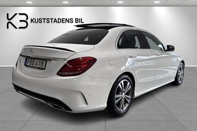 Begagnad Mercedes C200 AMG line 184 HK (135 kW) 2015 Vit Sedan
