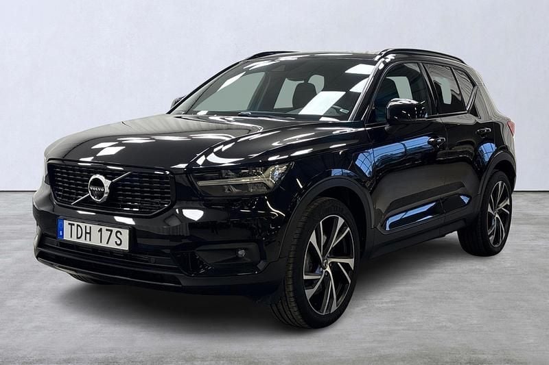 Svart Begagnad 2020 Volvo XC40 R-Design SUV | 359 900 kr (Marknadspris) - Bild 1/4