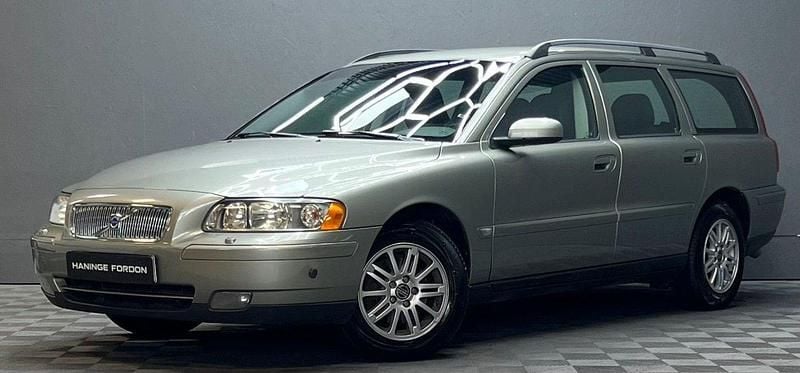 Ljusgrön (grå) Begagnad 2006 Volvo V70 Kombi | 99 900 kr - Bild 1/4