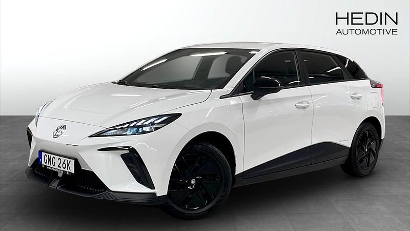 Vit (white) Begagnad 2023 MG MG4 EV Halvkombi | 254 900 kr - Bild 1/4