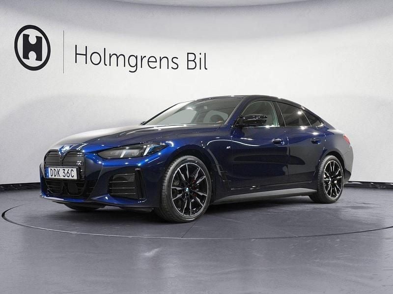 Blå Begagnad 2025 BMW i4 Efficient Dynamics Sedan | 789 500 kr - Bild 1/4