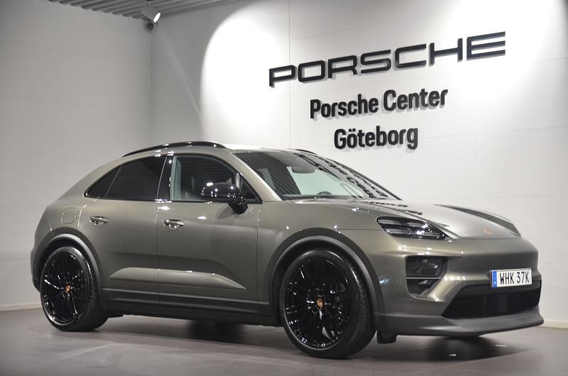 Grön Ny 2025 Porsche Macan 4 Electric SUV | 1 297 000 kr - Bild 1/4