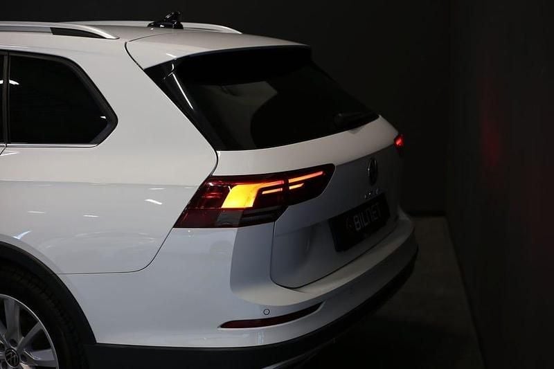 Begagnad VW Golf Alltrack 190 HK (139 kW) 2022 Vit Kombi