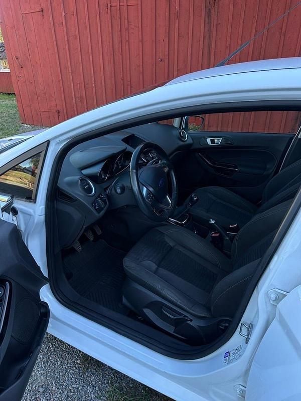 Begagnad Ford Fiesta 80 HK (58 kW) 2015