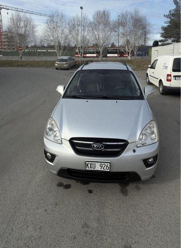 Silver Begagnad 2010 Kia Carens 4 Minibuss | 45 000 kr (Marknadspris) - Bild 1/4