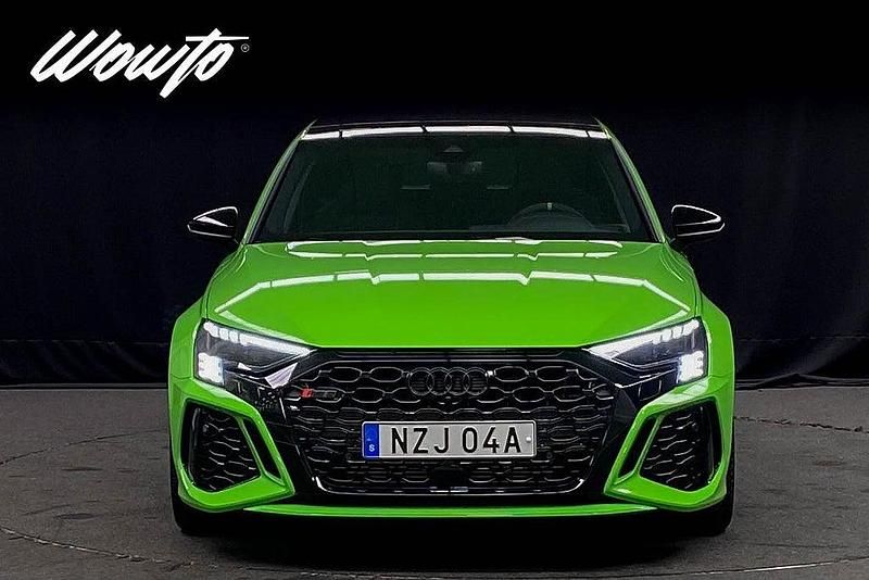 Begagnad Audi RS3 Sportback Premium 400 HK (294 kW) 2024 Grön Halvkombi