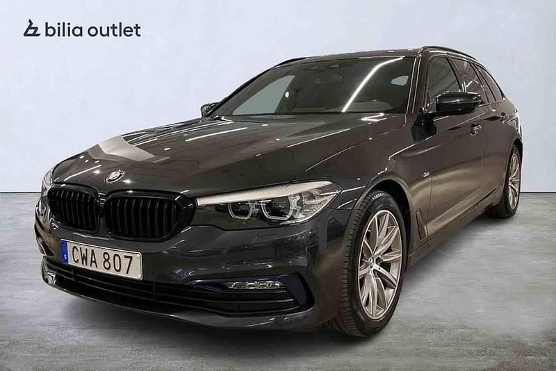 Grå Begagnad 2018 BMW 520 Kombi | 278 900 kr (Marknadspris) - Bild 1/1