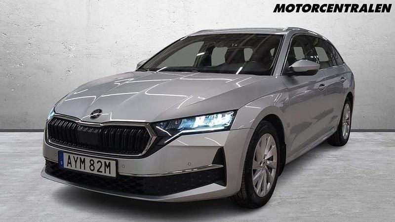 Silver Begagnad 2024 Skoda Octavia Kombi | 309 000 kr (Marknadspris) - Bild 1/2