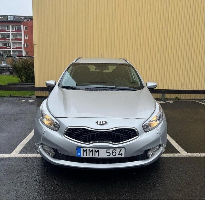Grå Begagnad 2014 Kia Ceed Sportswagon Comfort Kombi | 76 000 kr (Bra pris) - Bild 1/4