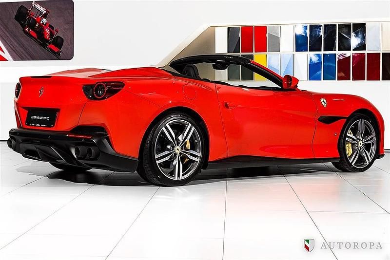 Begagnad Ferrari Portofino 600 HK (441 kW) 2019 Rosso corsa Cab