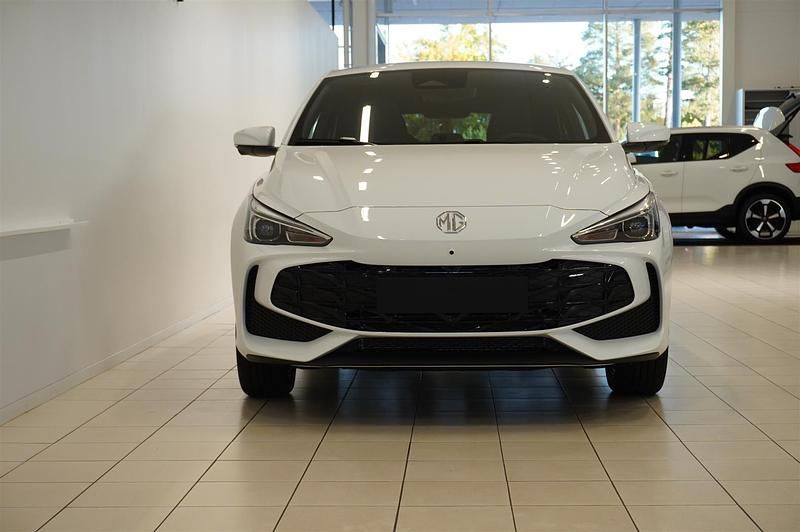 Begagnad MG MG3 2024 Vit Halvkombi