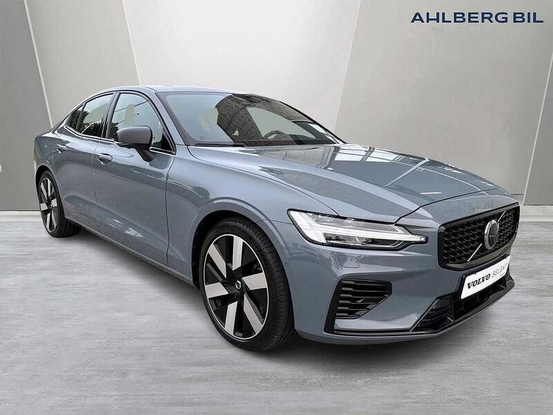 Grå Begagnad 2024 Volvo S60 Plus Sedan | 499 500 kr (Marknadspris) - Bild 1/3
