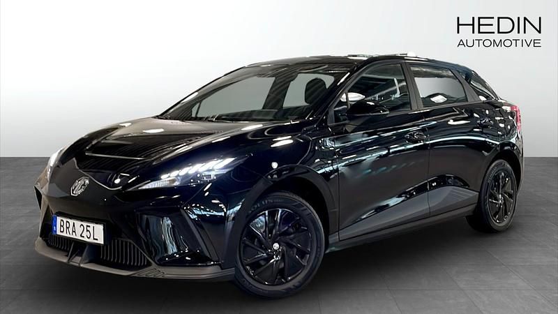 Svart (black) Begagnad 2023 MG MG4 EV Halvkombi | 274 900 kr - Bild 1/4