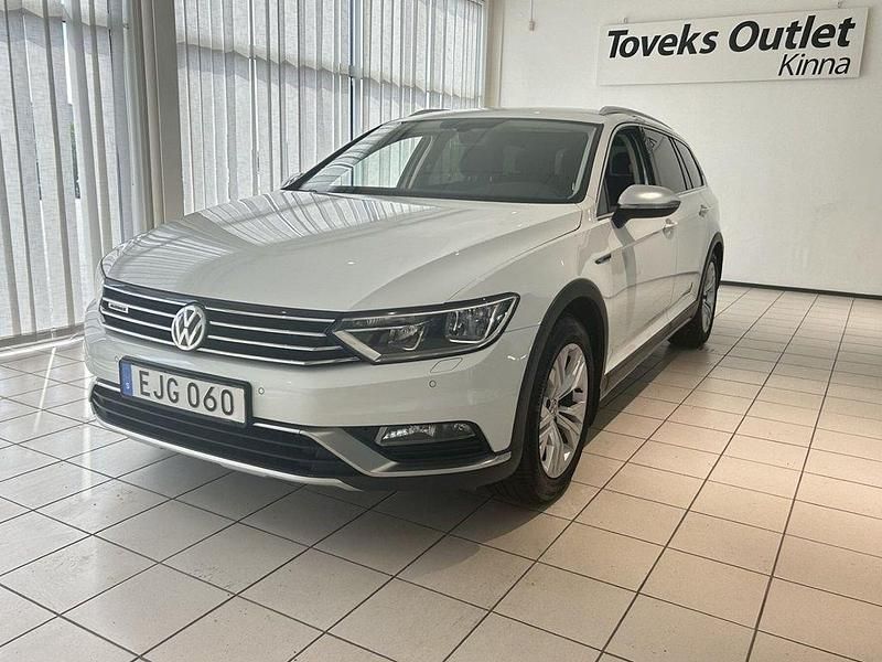 Vit Begagnad 2018 VW Passat Alltrack Kombi | 189 900 kr (Bra pris) - Bild 1/4