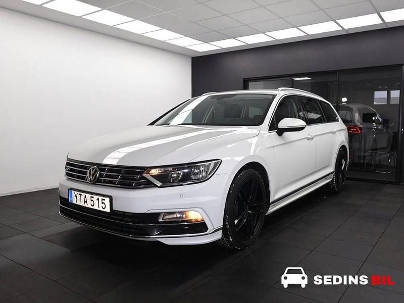 Vit Begagnad 2018 VW Passat R-line Kombi | 162 900 kr (Bra pris) - Bild 1/4