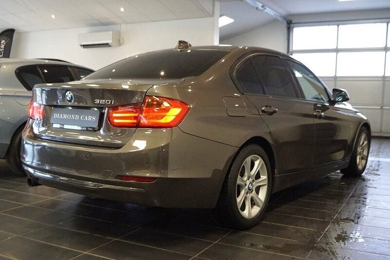 Begagnad BMW 320 187 HK (137 kW) 2013 Brun Sedan