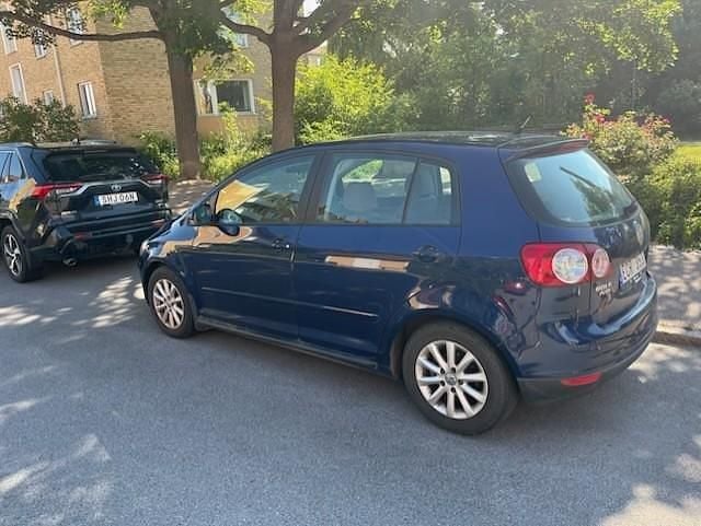 Blå Begagnad 2007 VW Golf Plus Cross Minibuss | 30 000 kr (Bra pris) - Bild 1/4